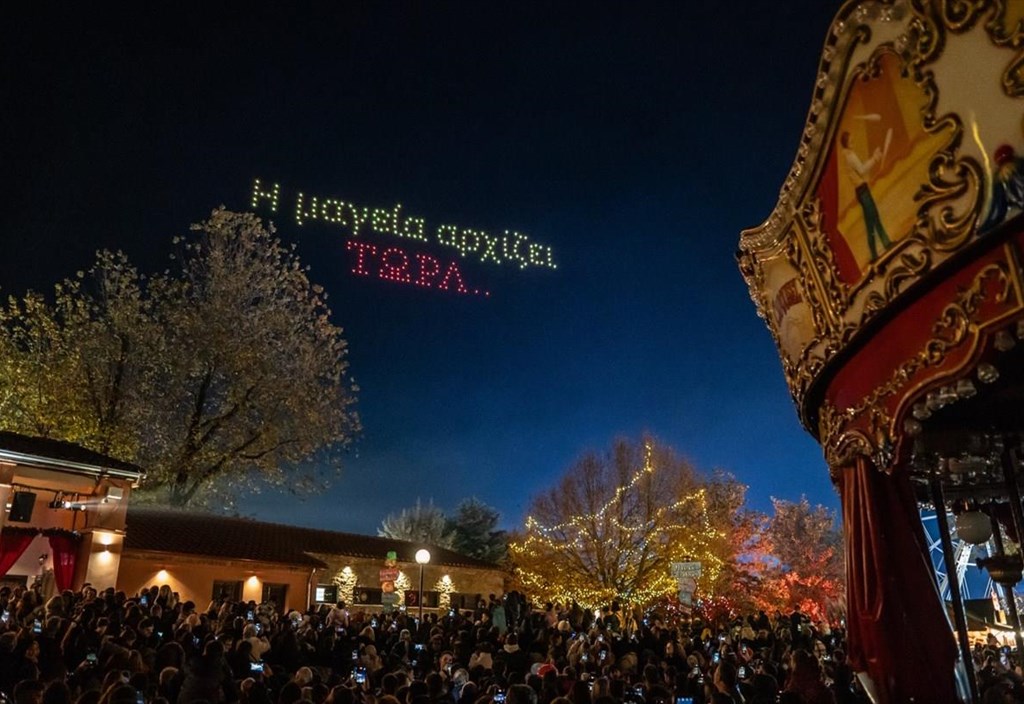 mulos-ton-ksotikon-ti-sumbainei-fetos-sto-megalutero-xristougenniatiko-parko-tis-elladas