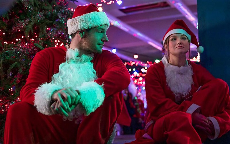 oi-nees-xristougenniatikes-tainies-tou-netflix-apo-ti-xeiroteri-stin-kaluteri