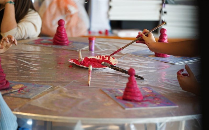 to-mouseio-kukladikis-texnis-kalei-tis-oikogeneies-gia-tin-parea-tou-sabbatokuriakou