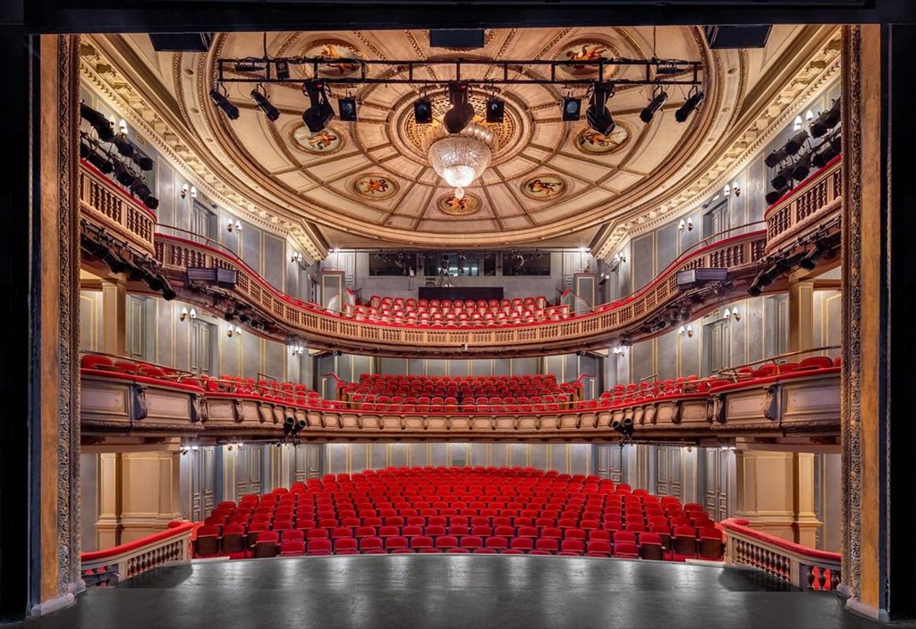 festibal-anadromes-sugxrones-anagnoseis-se-proimes-ellinikes-dramatourgies