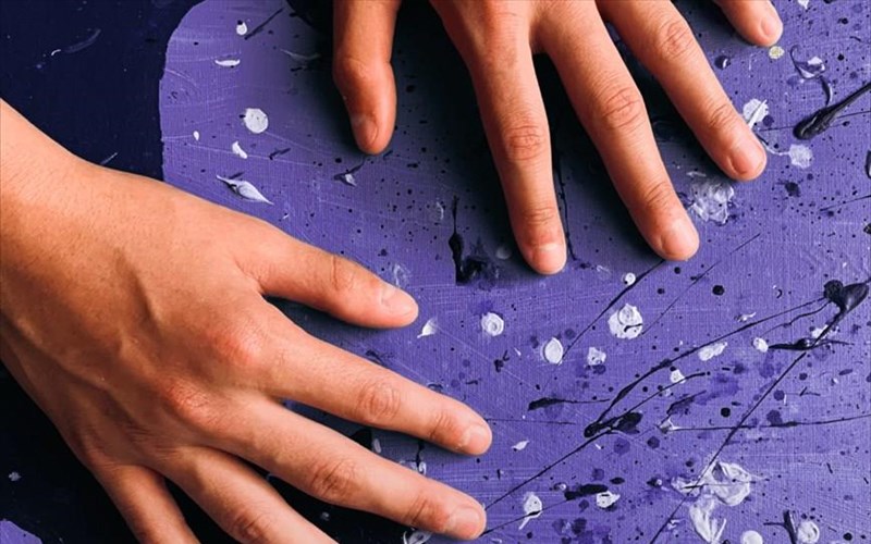 kleiste-mia-biomatiki-ksenagisi-stin-ekthesi-ena-taksidi-stin-aptiki-texni