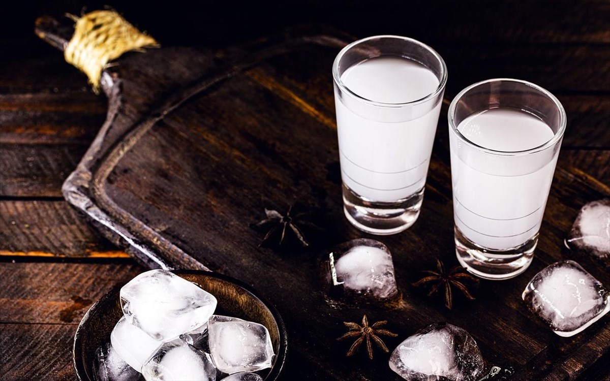 distilleddrinkanisebaseonwoodenbackgroundtraditionalturkishandgreek