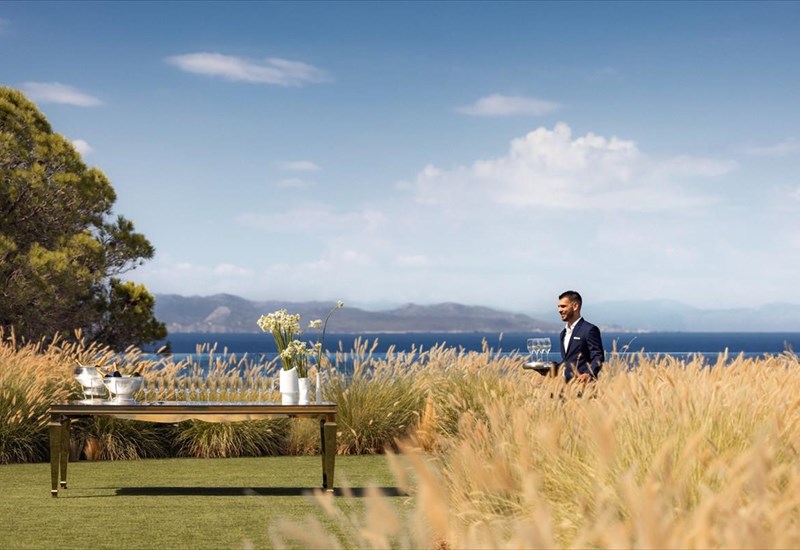 to-four-seasons-astir-palace-bgainei-ektos-ton-orion-tis-athinaikis-ribieras