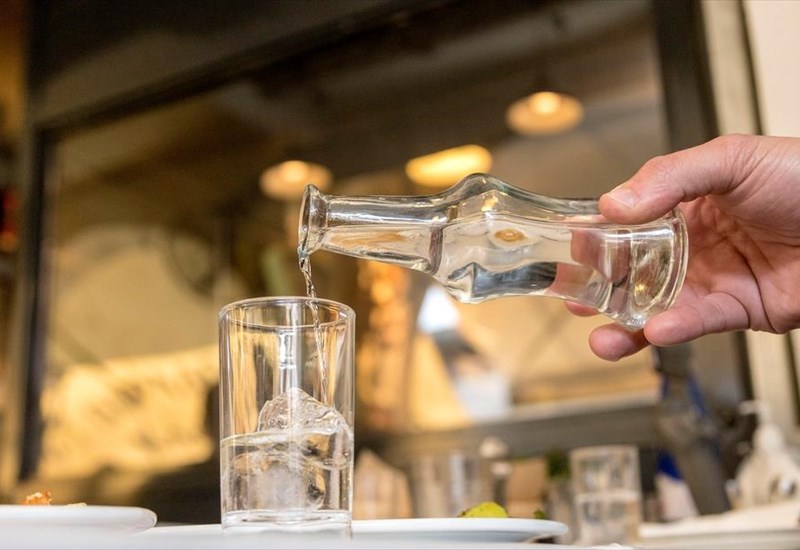 poso-kalo-mas-kanei-to-tsipouro-kai-to-ouzo