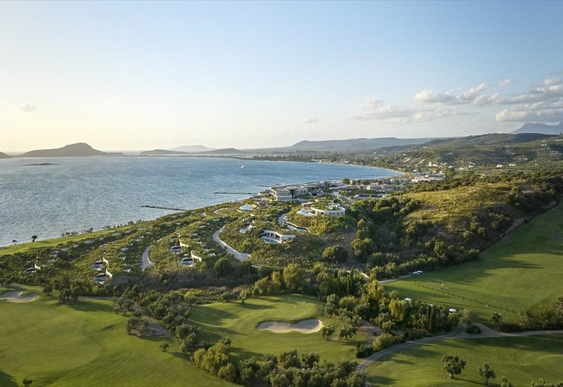 i-costa-navarino-etoimazetai-gia-ti-nea-sezon-me-muthologia-gastronomia-kai-empeiries-sti-messinia