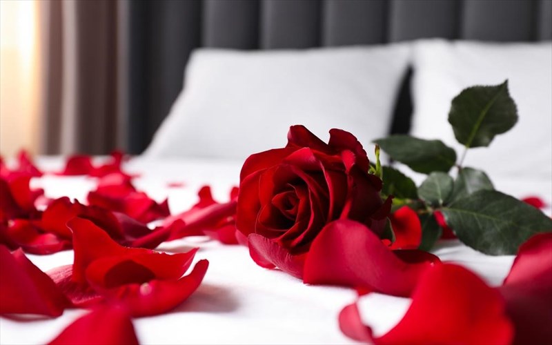 8-ksenodoxeia-tis-athinas-kanoun-to-pio-romantiko-check-in-ksenodoxeia-tis-athinas-kanoun-to-pio-romantiko-check-in