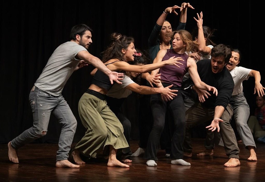 to-theatriko-festibal-ithakis-parousiazetai-gia-proti-fora-sto-athinaiko-koino