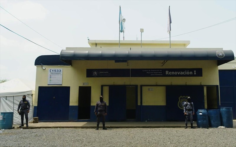 kolasi-epi-gis-piso-apo-ta-kagkela-oi-skliroteres-fulakes-tou-kosmou-epistrefoun