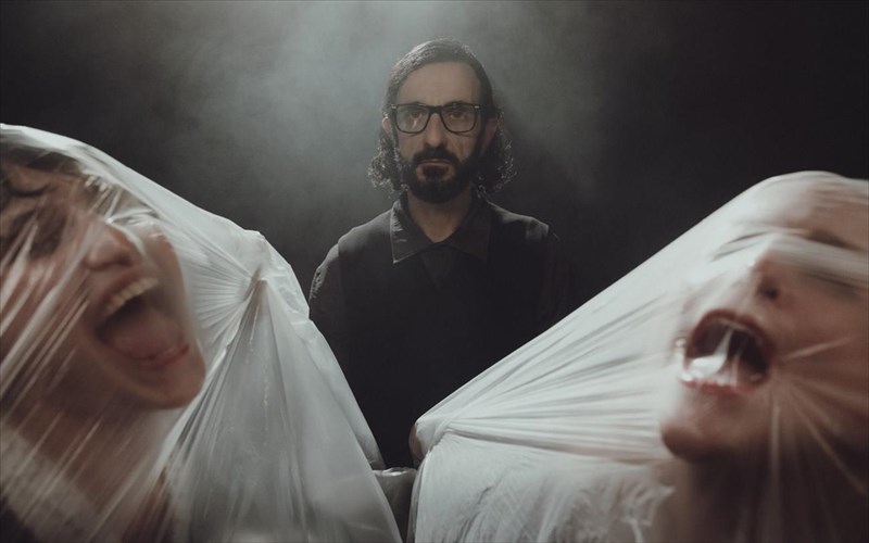 treis-axastes-parastaseis-oloklironoun-tin-poreia-tous-tis-protes-meres-tou-martiou