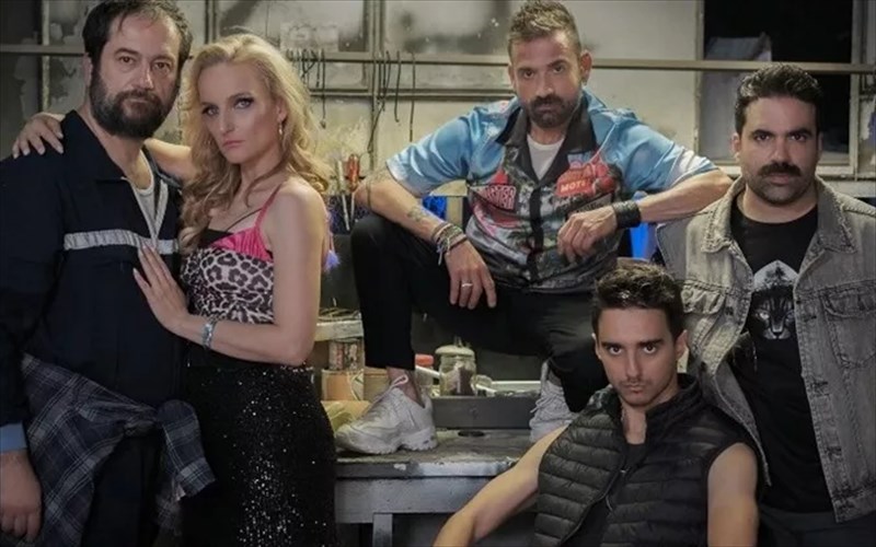 kritiki-eidame-tin-parastasi-tzonimple