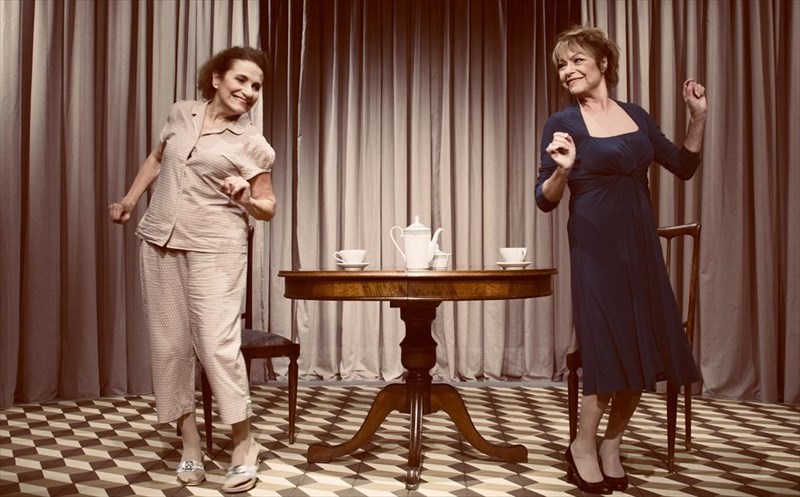 kritiki-theatrou-aeras