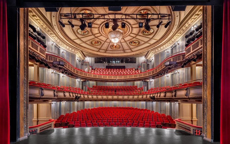 to-programma-tou-martiou-sto-ethniko-theatroeinaiplousio-kai-poludiastato