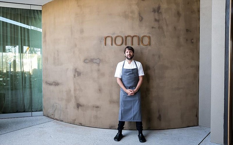 o-diasimos-sef-rene-redzepi-paraiteitai-apo-to-noma-epeita-apo-kataggelies-gia-kakopoiisi-prosopikou