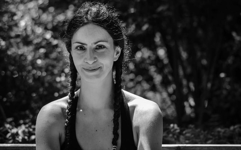 yoga-gia-ithopoious-kai-performers-me-tin-ioli-andreadi-sto-theatro-roes