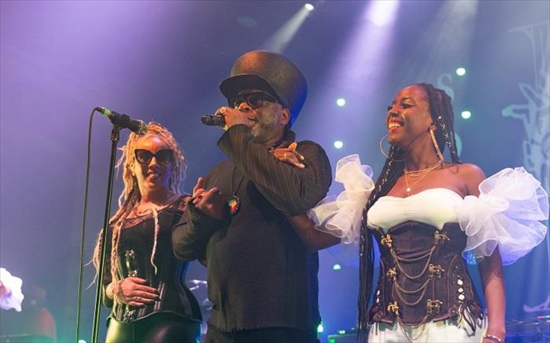 sani-festival-oi-soul-ii-soul-se-mia-ksexoristi-emfanisi-kato-apo-ton-ourano-tis-xalkidikis