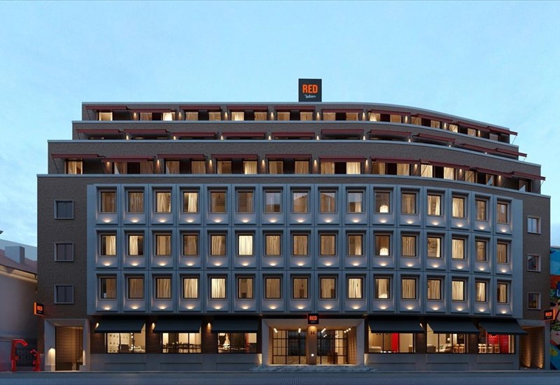 apodrasi-stin-europi-ta-radisson-pou-ksexorizoun