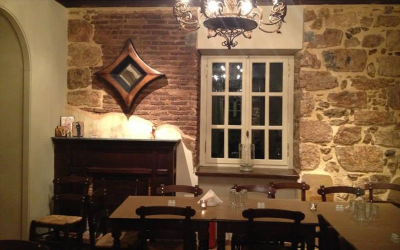 oti-fame-ki-oti-pioume-neo-mezedopoleio-gia-authentiko-elliniko-fagopoti-sto-xalandri