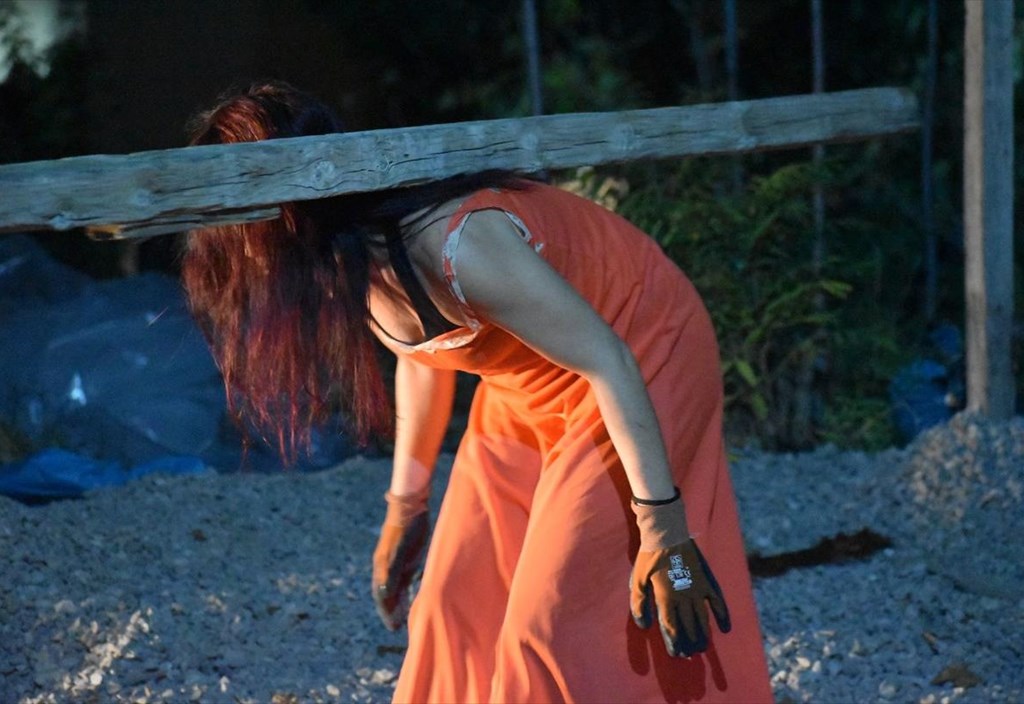 i-alepou-tha-ksanarthei-i-kathilotiki-site-specific-empeiria-epistrefei