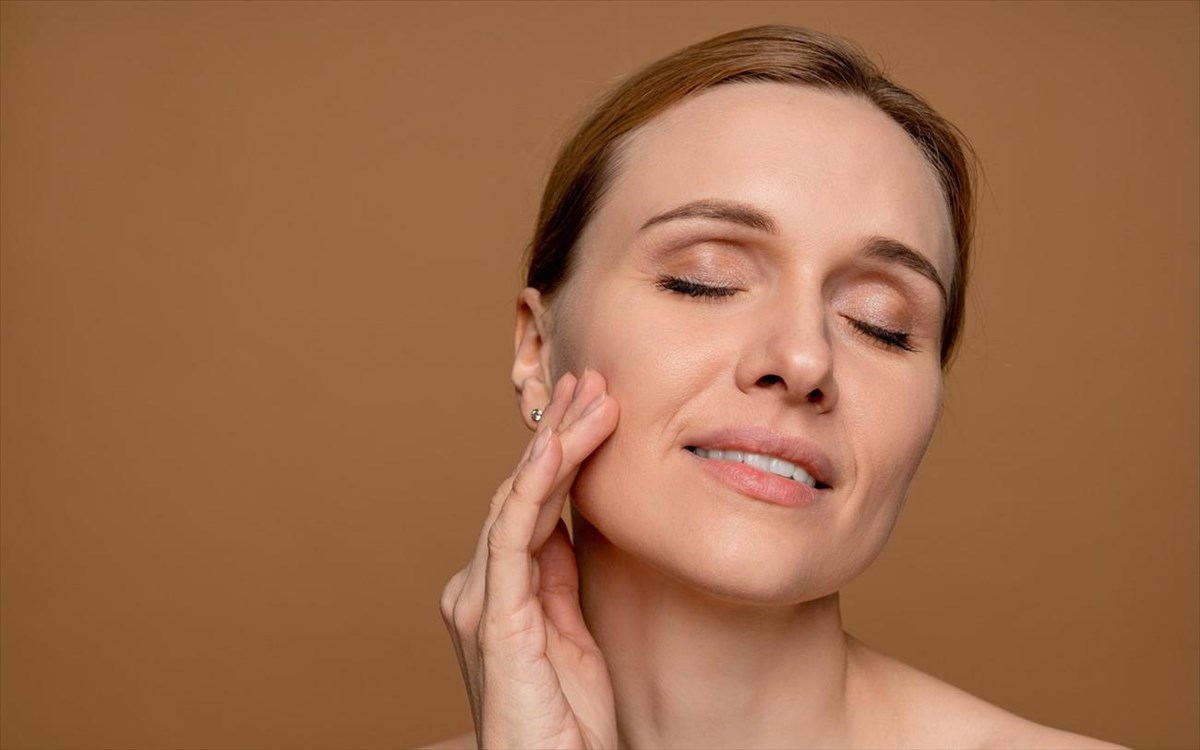 photoofaestheticcharmingmiddleagewomanwithclosedeyes