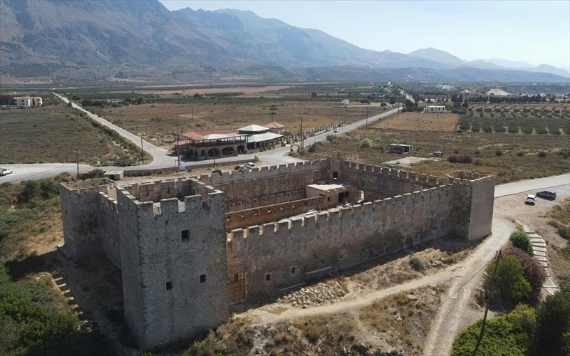 fragkokastello-to-benetsianiko-frourio-tis-kritis-kai-o-thrulos-ton-drosouliton-binteo-thrulos-ton-drosouliton-binteo