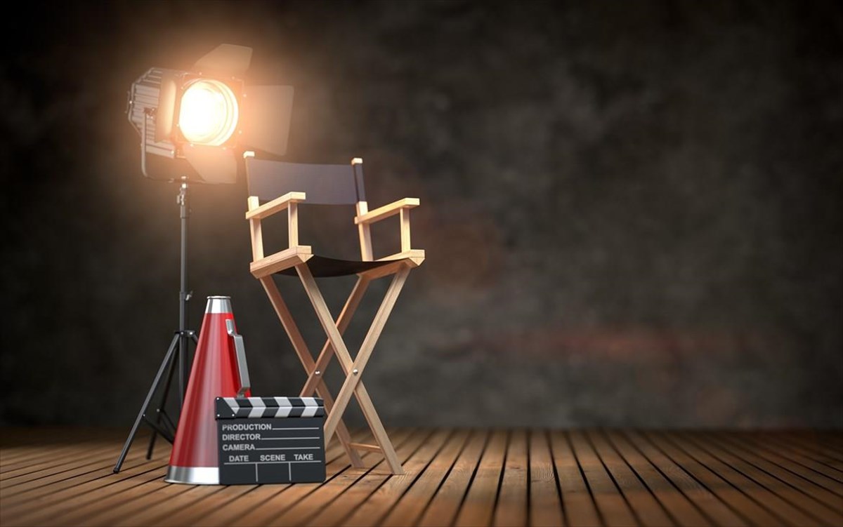 emptydirectorchairilluminatedbyspotlightfilmproductionandmovie
