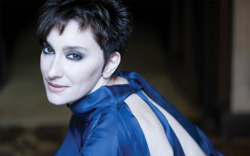 i-iro-me-ena-piano-ston-iano