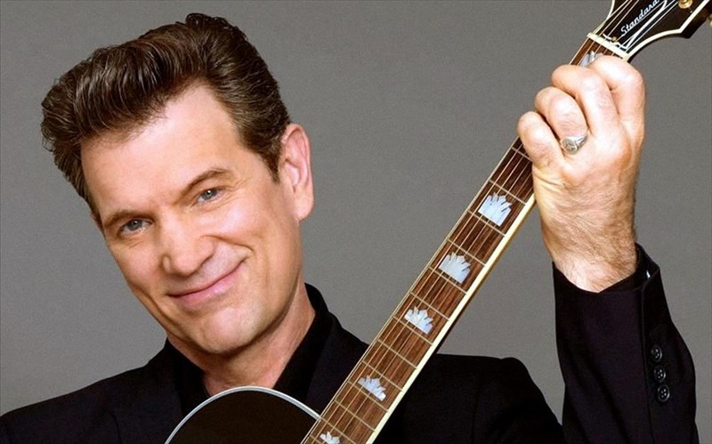 o-chris-isaak-sto-dimotiko-theatro-lukabittou-gia-ena-monadiko-special-show-tou-release-athens