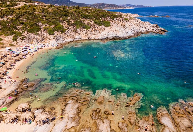 boutia-stin-paralia-tigania-tin-pio-eksotiki-paralia-tis-sithonias-binteo