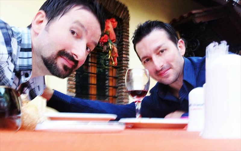 duo-tenoroi-sta-mpouzoukia