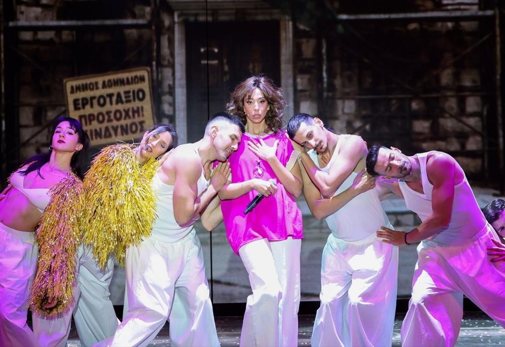 ana-tinakse-tin-anthismeni-amugdalia-sto-theatro-alsos-dei-tinakse-anthismeni-amugdalia-theatro-alsos-dei