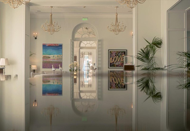 i-texni-briskei-to-kalokairi-tis-sto-poseidonion-grand-hotel