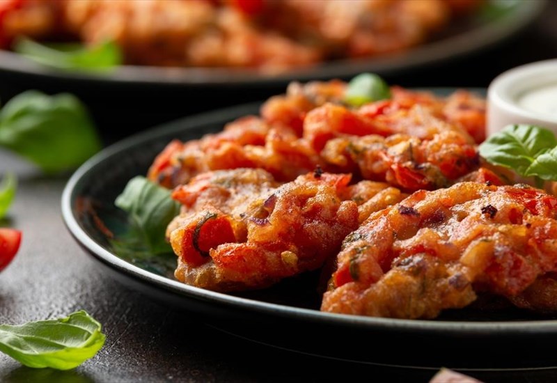 suntagi-gia-ntomatokeftedes-to-kalokairi-sto-piato