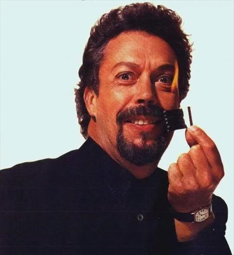 tim-curry-oi-lamproteres-stigmes-enos-monadikou-talentou-kai-to-teleutaio-antio