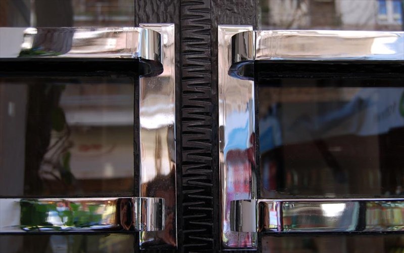 i-athina-mesa-apo-ta-sximata