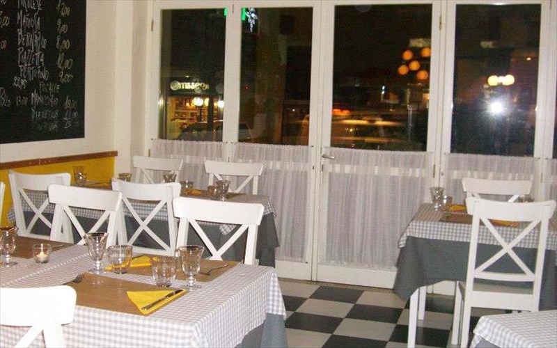 sto-la-piazzetta-gia-zesti-pitsa-ston-ksulofourno