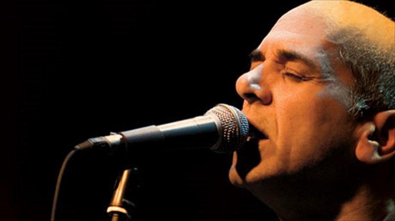 orfeas-peridis-kai-human-touch-me-jazz-diathesi-dipla-sto-potami