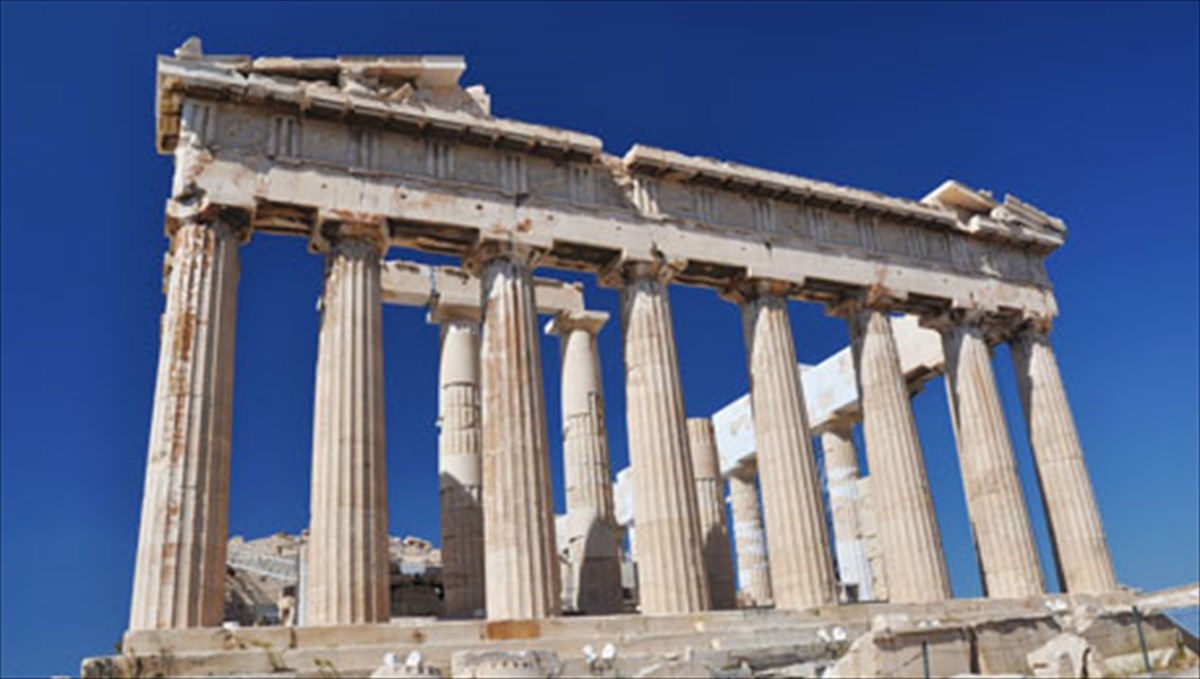 i-ellada-mesa-apo-ta-matia-ton-ksenon-ston-elliniko-kosmo