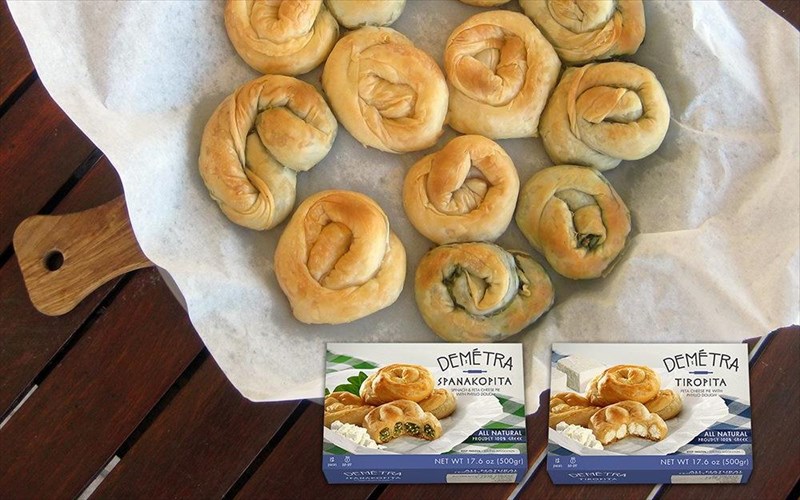 demetra-pies-aroma-ellinikis-pitas-stin-ameriki