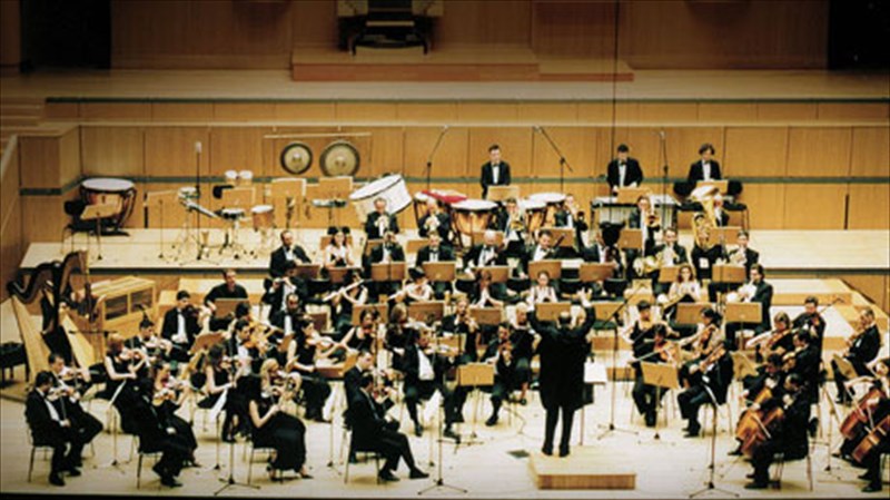 i-orxistra-ton-xromaton-sto-megaro