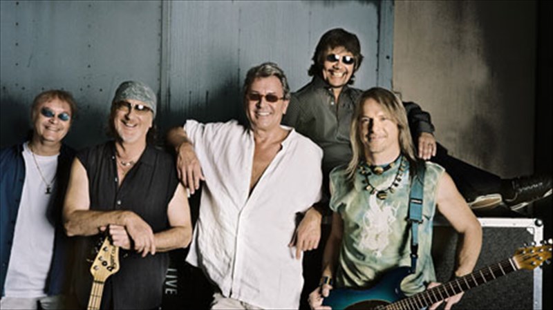 oi-deep-purple-periodeuoun-stin-ellada