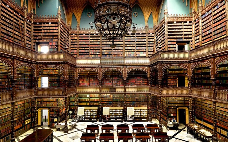 ta-sugklonistika-palatia-tou-massimo-listri