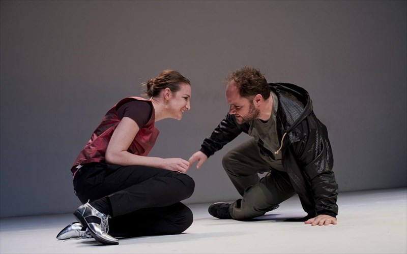 kritiki-theatrou-asterismoi