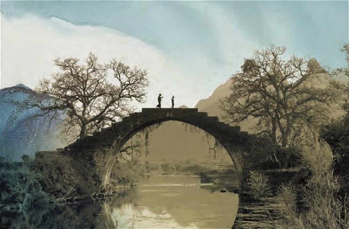 kentriki-fotografia-gia-agapis-kai-polemou