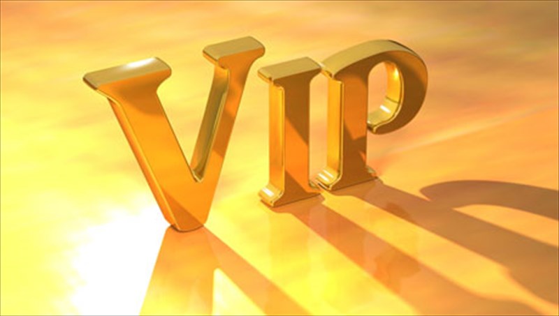 oi-neoi-protimoun-ti-fimi-apo-ta-xrimata-kai-to-seks