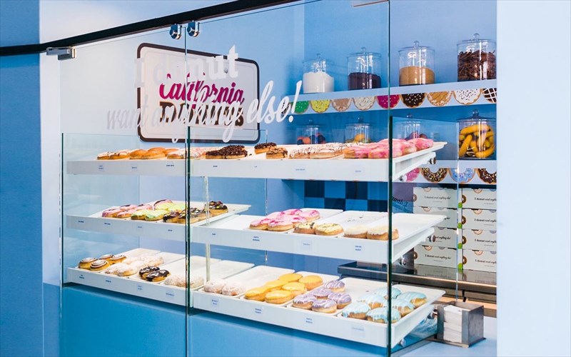 california-donuts-olofreska-donuts-me-empneusi-apo-tin-kalifornia