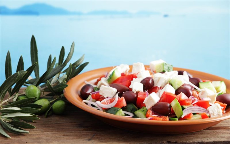 i-proti-olokliromeni-ekthesi-trofimon-kai-poton-sto-elliniko