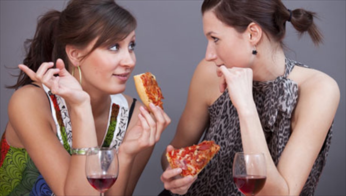 oi-gunaikoparees-paxainoun