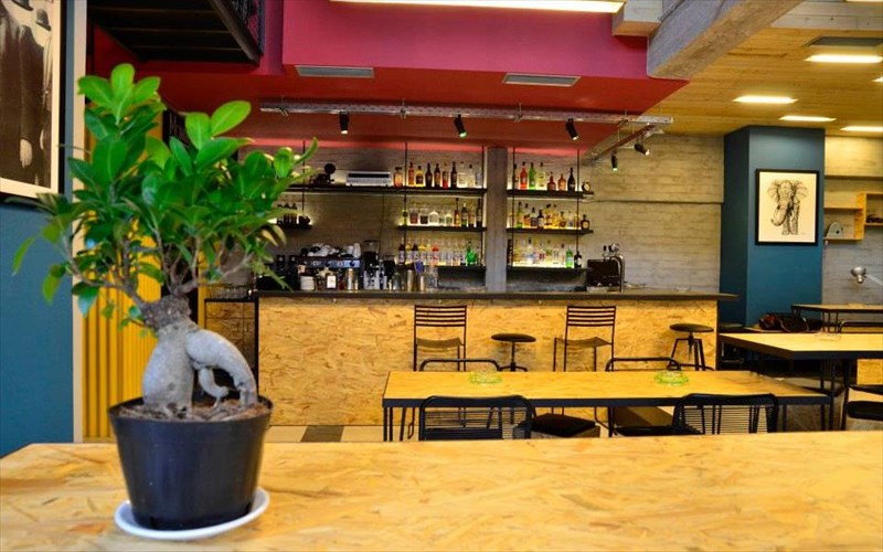 mondrian-alli-mia-afiksi-sto-xalandri-pou-den-isuxazei-pote