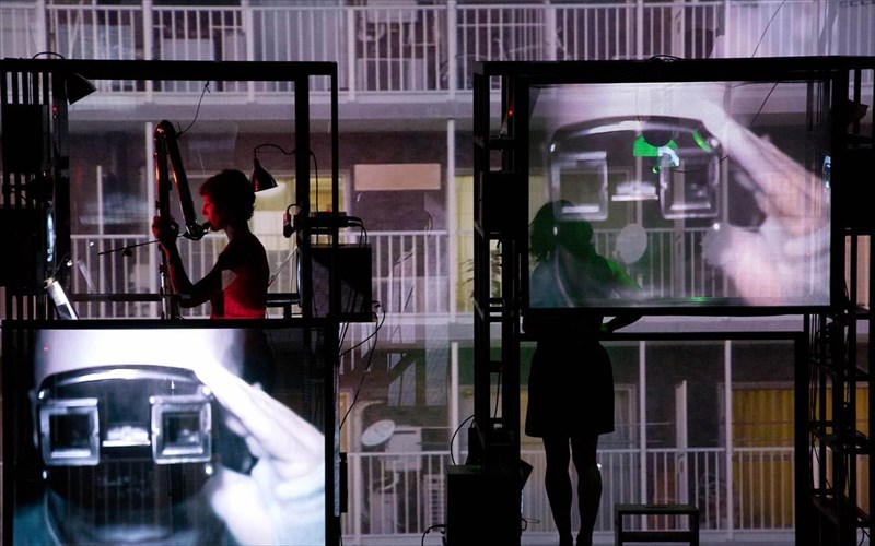 i-stegi-filoksenei-ena-sugxrono-luna-park