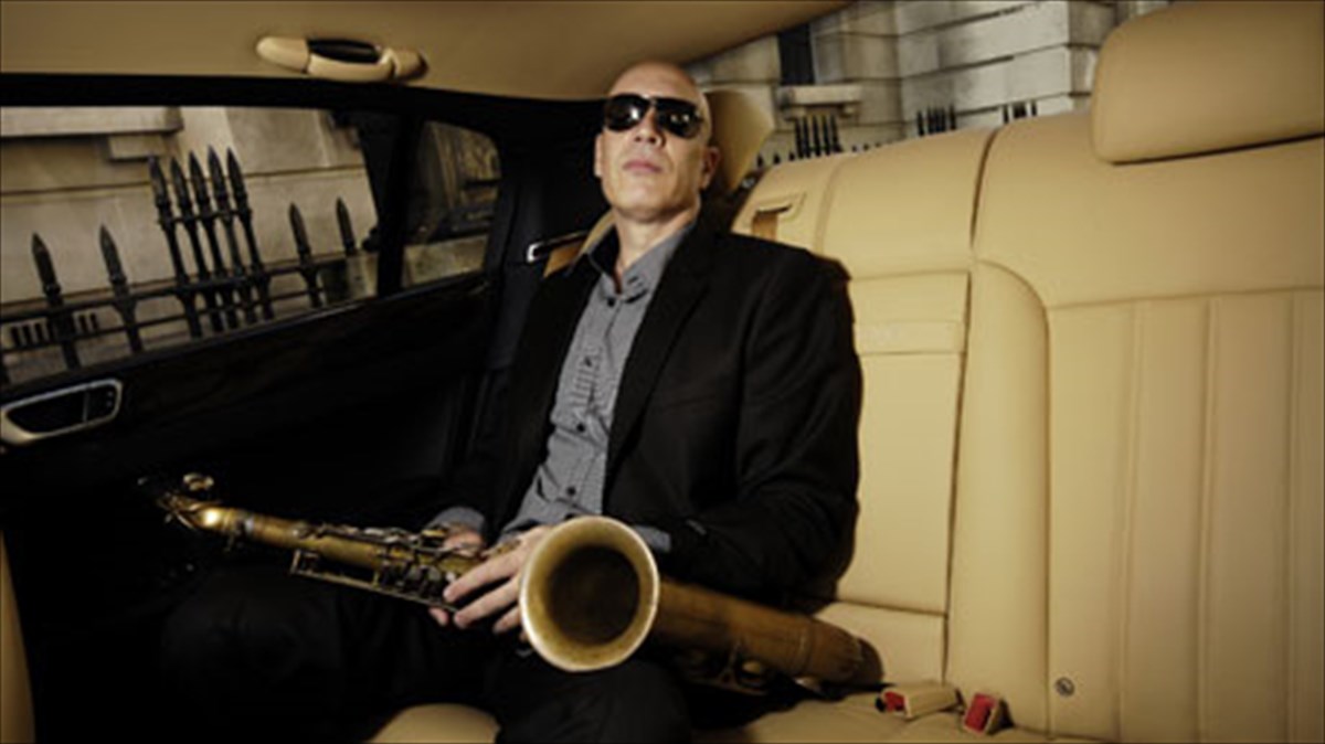 taksidi-sto-sumpan-me-saksofono